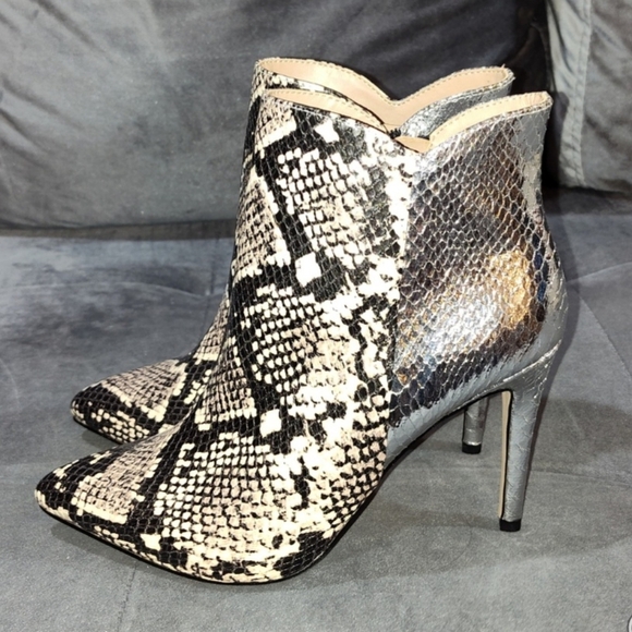 BCBG Haffi Snakeskin-Embossed Silver Heeled Ankle Booties Size 6 - Picture 1 of 9
